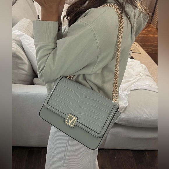 Elegant Blue Victoria’s Secret handbag - Picture 2 of 6